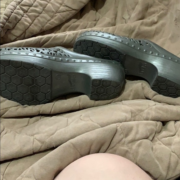 Silver Dansko clogs - Picture 3 of 3